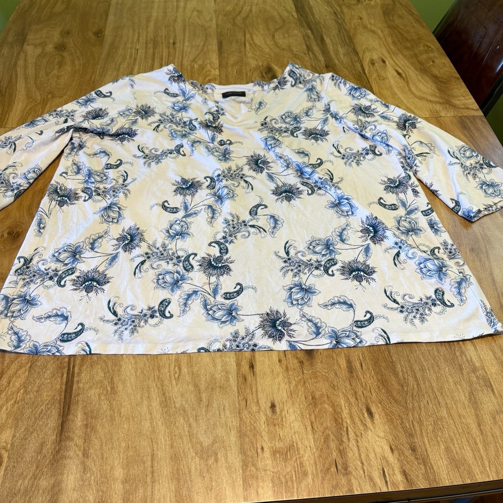 3/$25 J Jill Wearever Collection White Blue Floral Paisley 3/4 Sleeve Top Large - Picture 1 of 9